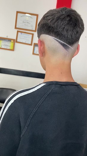 Corte de Pelo con Diseño y Sombreado: Tutorial y Estilos - Barbería