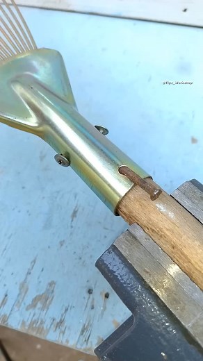 4.9K views | The Best Rake Handle Making Technique So It Will Never Fall Over #diy #tipsandtricks #lifehacks #project #tips #tricks #facebookviral #facebookvideoシ #facebookreelsviralpost | Tips Workshop | Facebook
