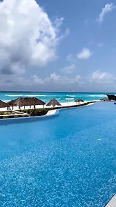 Esta es la vista que te espera en la infinity pool. ¿Qué te parece? 🤩🌊 #EmporioCancún #ReviveTusSentidos #VisitCancun | Hotel Emporio Cancún