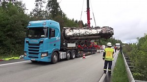 Die Bergungsarbeiten nach dem Gefahrgut-Unfall auf der A61 sind abgeschlossen. | SWR Aktuell