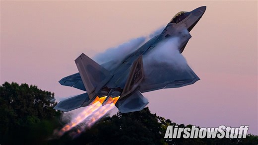 Oshkosh 2025 – Saturday’s Sky-Thundering Chaos and Glory