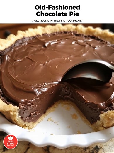 Old-Fashioned Chocolate Pie 🍫🥧 This classic dessert tastes like pure nostalgia! My grandma used to make this every Sunday, and it’s still the silkiest, richest chocolate pie I’ve ever had! Ingredients 🥧 1 Pre-baked 9-inch pie crust 🥚 3 Large egg yolks, lightly beaten 🥛 2 ½ cups Whole milk 🍫 ⅓ cup Unsweetened cocoa powder 🍬 1 cup Granulated sugar 🌾 ⅓ cup All-purpose flour 🧂 ¼ tsp Salt 🧈 2 Tbsp Butter 🧁 1 tsp Vanilla extract 🍫 Whipped cream or chocolate shavings (for topping) How to Ma