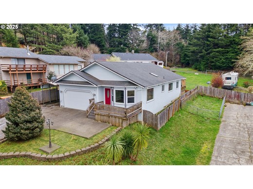780 H St, Coos Bay, OR 97420 - MLS 252104452 - Coldwell Banker