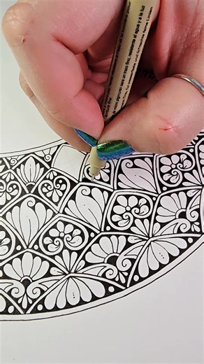 Small heart pattern inside this mandala petal ❤️🥰😊 . . . #mandalareels #Holidays #moonmandala #senjaart07 #art | senja_art07