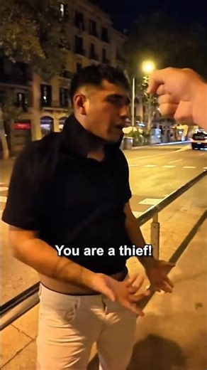 Pickpocket fights the guys that exposed him 👊👊
