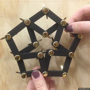 Expanding circle linkage on Make a GIF