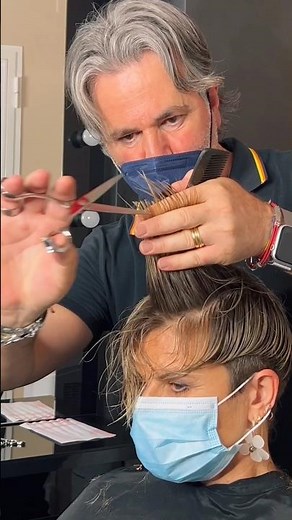 Un Taglio Corto Asimmetrico che Cambia Stile e Forma più Biondo Sabbia Senza Effetto Ricrescita