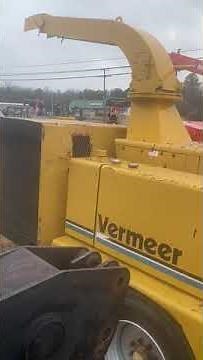 Vermeer BC1800 Wood chipper test