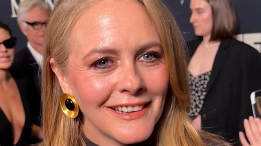 Alicia Silverstone talks conspiracy theories and the 'Iris' '90s trend