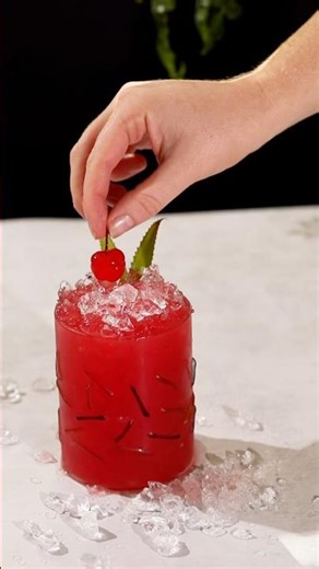 Rum Runner: The Tropical Cocktail Taking Over Summer #cocktail