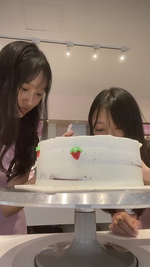 Customizing Jeans with Food Coloring - DIY Baking Inspiration