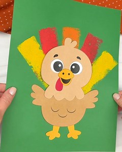 Unique way to give the turkey some feathers! Template 👇 | Simple Everyday Mom