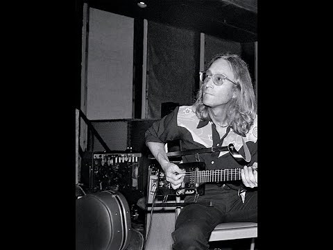 John Lennon Sings JET - ( Paul McCartney Song, private studio party 1980)