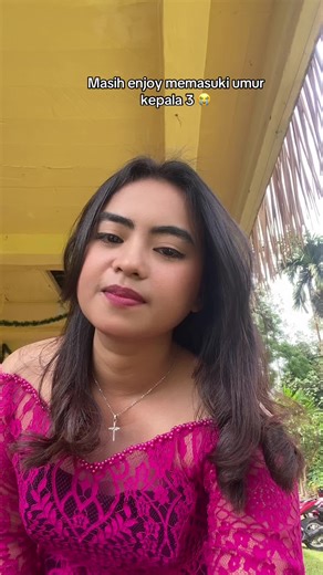 Kebaya Fuchsia: Elegance in Tradition