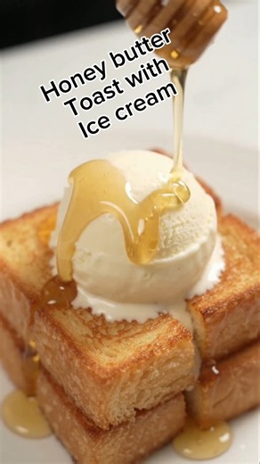 HONEY BUTTER TOAST WITH ICE CREAM 🍯🍞🍨 | CRISPY, BUTTERY & IRRESISTIBLE / Hina's Kitchen.