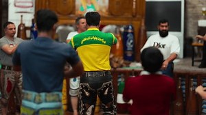 Gimnasio tradicional iraní, rituales pahlevani y zoorkhaneh, en casas de fuerza. Los iraníes entrenan en un antiguo pabellón deportivo. Sistema para entrenar guerreros en Persia. Video Cámara lenta, 11.24.2023 YAZD, IRÁN