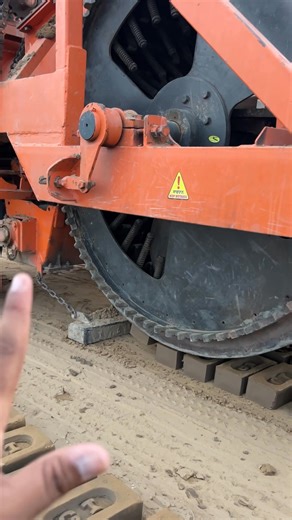 3M views · 10K reactions | ट्रैक्टर से चलने वाली मशीन जो एक घंटे में 6 हज़ार ईंटे थापती है ये मशीन मार्केट में आ चुकी है | HR 44 fan club | Facebook