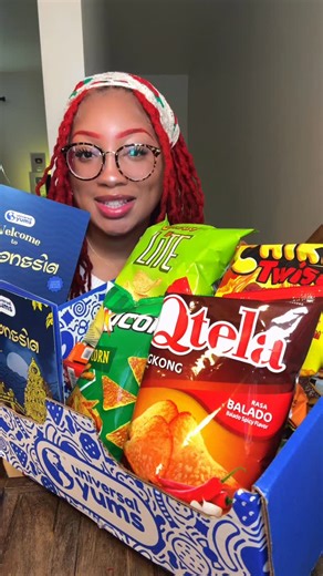 Kie on Instagram: "Trying Snacks from Indonesia 🇮🇩 I think this was my favorite box so far. I plan to visit Indonesia one day so it was nice to try @universalyums Snack Box Subscription from there! #universalyums #snacks #indonesia"
