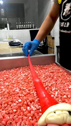 16M views · 59K reactions | #candyman #candymelts #candymaker #candylover #candypaint #delicious #Candy #CandyStore #candyshop #sweettooth | Candy SP | Facebook