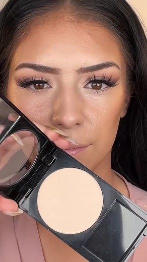 Get Flawless Undereye Coverage with PhotoReady Blurring Powder