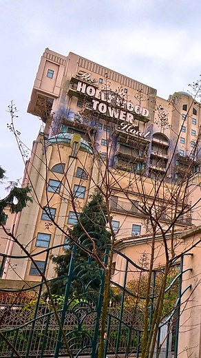 Hollywood Tower Hotel: Die Gillen Zijn Niet Echt 😱📢 #disneylandparis #orlandoenglenn #disneydaily #disneyhacks #disneydaily #disneytips | Orlando en Glenn