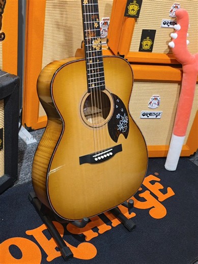 Headway HF-SHIKIZAKURA’25/ATB Sakura Electro Acoustic Guitar ABB Autumn Brown Burst at Davis Guitar Music Centre Singapore Davis Guitar Music Centre has been the official distributor for Headway Guitars since 2013. Davis Guitar Music Centre played a pivotal role in introducing Headway's iconic Sakura guitar collection upon its 2014 debut, being its first distributor. Davis Guitar Music Centre has consistently supported Headway's innovative craftsmanship by promoting unique models, such as the Sa