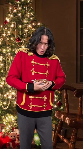 Discover More in the Holidays with Holiday Twix Minis