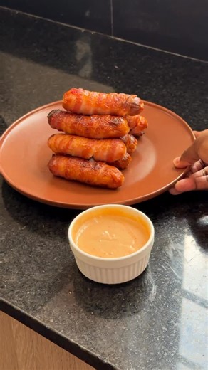 PIGS IN A BLANKET These are such a fun treat to make with kids before they go back to school. You’ll need: 🥓 Pork Sausages 🥓 Streaky Bacon #gottalovepork #farmerschoice | Mama's Plate