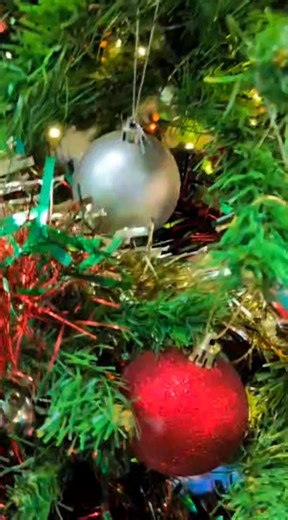 The children loved the opportunity to decorate their own tree! Doesn't it look fabulously festive?! Who needs Pinterest perfect Christmas trees when child led activities like this can be a fabulous learning opportunity 🎄🎁 | Broad Haven Playgroup