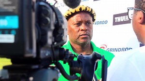 14K views · 618 reactions | ️ 헜헡 헛헜헦 헢헪헡 헪헢헥헗헦  AmaZulu Football Club welcomed Coach Romain Folz yesterday. The tactician took the opportunity to express his understanding of the task at hand ⚪️ #HebeUsuthu #UsuthuTogether | AmaZulu FC | Facebook