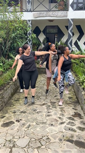 Hilde Cannoodt on Instagram: "Enjoying my birthday weekend at @kinigi.cottage with my @inganzongari girls. @mignonekajuja @annie_nthia @janetkajuja"