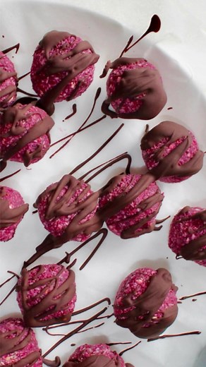 6.5K views · 51 reactions | RASPBERRY RIPE BITES www.claireturnbull.co.nz/recipes-news/raspberry-ripe-bites | Claire Turnbull | Facebook