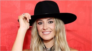 Country Music Star Handles Pants Splitting Open Like A Pro: VIDEO