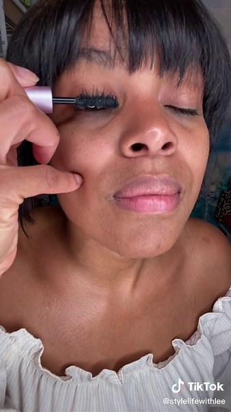 Thick or thin lashes? #Sephora #fyp #Mascarahacks #makeuptips #thicklashes #makeupreview #beautyreview