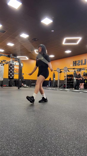 Noche de baile: reto de salto con cuerda y baile
