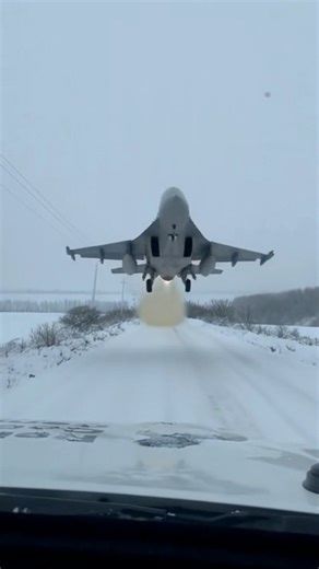 😱High-Speed F-16 Flyby Causes Car Windows to Crack #fblifestyle #USA | Military Update