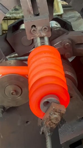 Wood turning #machine #wooddesigner #woodscraft #woodworking #usa #wood