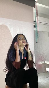 A little behind the scenes of my press shots with Moisnomois, very experimental concept, hope you like it 🤗 En el set de mis session de fotos de prensa con el fotógrafo Moisnomois, el concepto es muy experimental, espero que les guste 🤗 | Lupe Fuentes