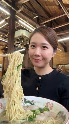 りり🧋元CAのグルメ旅✈︎(福岡) on Instagram: "地元の人から愛されるド豚骨ラーメン🐷🍜 【大久ラーメン鳥栖店】 住所：佐賀県鳥栖市古賀町５３８−１ 営業時間：9:30-22:00/土日祝8:00-1:00 電話：0942-84-8995 #福岡ラーメン #佐賀ラーメン #鳥栖グルメ #pr"