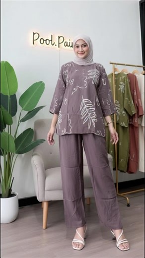 Pernah bingung pilih outfit yang rapi tapi tetap nyaman dipakai seharian. Ini yang lagi saya pakai, bahannya ringan, potongannya enak dilihat, dan pilihan warna serta modelnya banyak. Kamu paling suka warna yang mana. Cek sekarang sebelum kehabisan. #fyp #poolpaint #outfitharianwanita #setelanmodestis #rekomendasifashionlokal