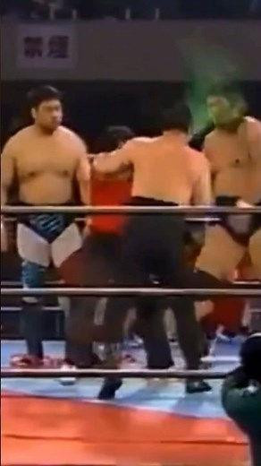 天龍源一郎に珍しい奇襲を仕掛けるラッシャー木村