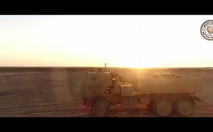 美国陆军M142海马斯实弹演习高机动性火炮火箭系统投入使用