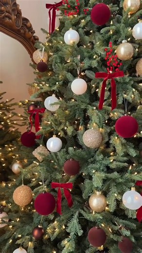 Our 2025 Christmas tree is finally up — and I couldn’t be more in love 🥰🎄 I went with pops of red this year, and wow… it completely transformed the vibe! The velvet bows, the sparkle, the cozy glow — pure holiday magic ✨ #makemyhome #homebeautiful #decorinspo #ikeahack #diyproject #diyprojects #minimalhouse #inspiremeneutral #hometakestime #ikeachristmasdecor #ikeachristmasdiy #ikeahacksdiy #DIY #homeinspo #holidaydecor #christmastree #christmasdecor #festivehome #holidayseason | Tribal Chic D