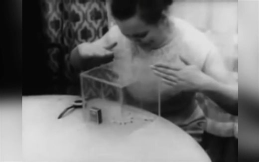 实拍前苏联超能力者尼娜·库拉吉娜进行超能力演示