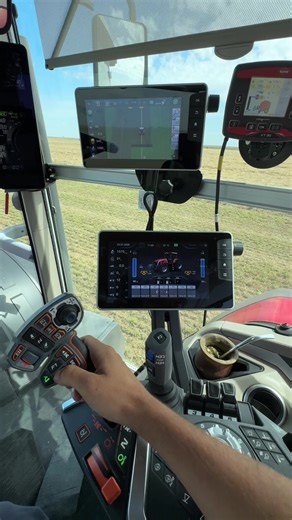 Tractor Massey Ferguson: Cortando Pasto con Estilo