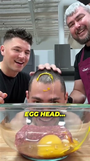 ‪@itsQCP‬ and his friends make an Italian Sub!