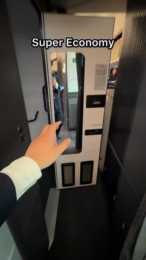 Super economy VS super first class airplane seats… #airplaneseats #businessclass #cathaypacific #movewithcathay #ariasuite | Aylex Thunder