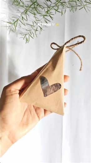 How to make triangle gift box ✨️ Quick and easy gift wrapping idea 🎁 #giftwrapping #giftbox