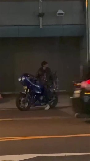 👮🏻‍♂️「お前乗って帰らせねえよ、バイク押して着いてこい。」自分「あ、はい、、すみません、、え警察どこ行ったの、反対側かよだる‼️」ってだけ動画です😩😩@宅急便 ふぉと #09 #関東 #バイク #族車 #逮捕