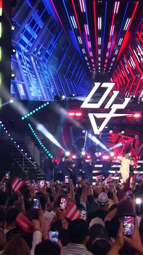 Smiling into the new year because Daddy Yankee told us to 😃 More #RockinEve performances coming 🆙 Tune in on ABC! | Dick Clark's New Year's Rockin' Eve